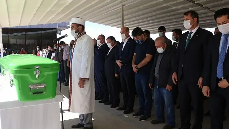 'Bakan Soylu şehit annesinin cenazesine katıldı'