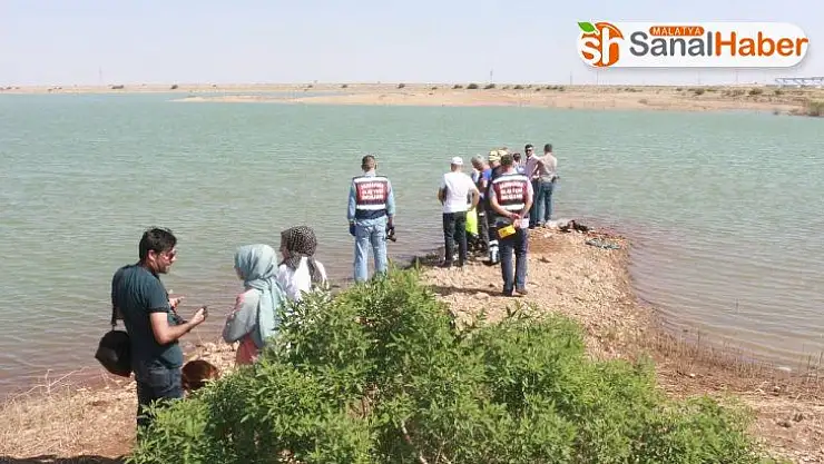 Balık tutmak için girdiği gölette boğuldu