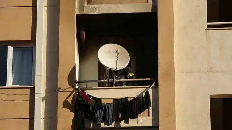 'Balkonda çıkan yangın eve sıçramadan söndürüldü'