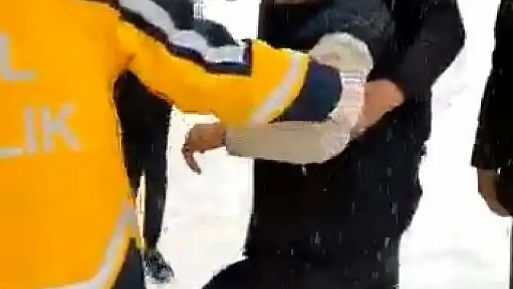 'Balta ile ayağını kesen şahsa paletli ambulans ulaştı'