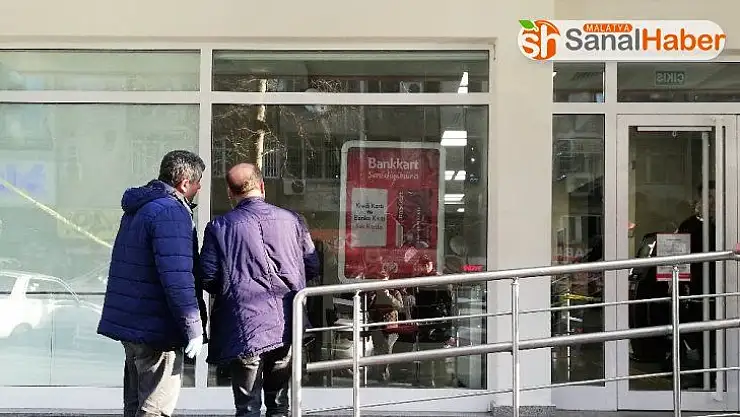 Bankanın camına kurşun isabet etti