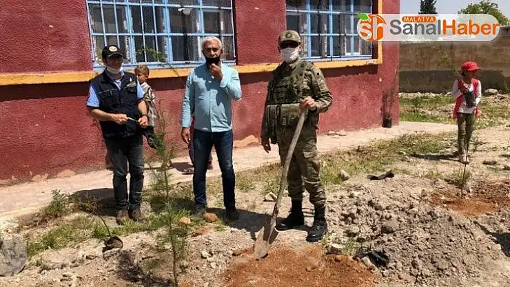 Barış Pınarı bölgesinde içme suyu ve ağaçlandırma faaliyetleri sürüyor