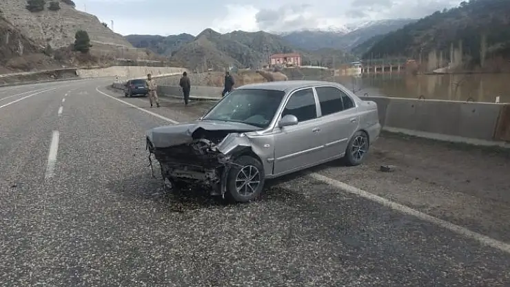 'Bariyere çarpan otomobilin sürücüsü yaralandı'