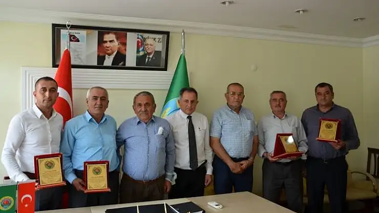 'Başarılı kayısı üreticileri plaketle ödüllendirildi'