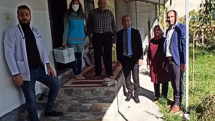 'Başhekim, evinde sağlık hizmeti alan hastalara ziyaret etti'