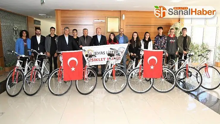 Başkan Bilgin öğrencilere bisiklet hediye etti