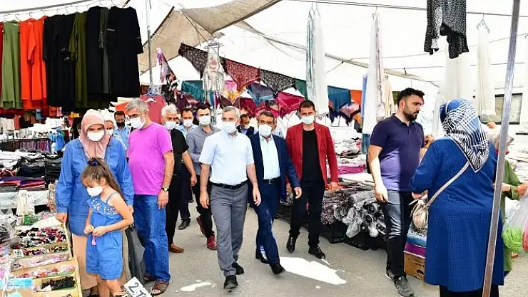 'Başkan Çınar, alış veriş yapan vatandaşlarla dertleşti'