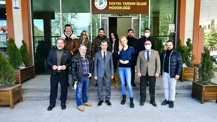 'Başkan Çınar, sanatçıları doğal ürünler pazarında ağırladı'