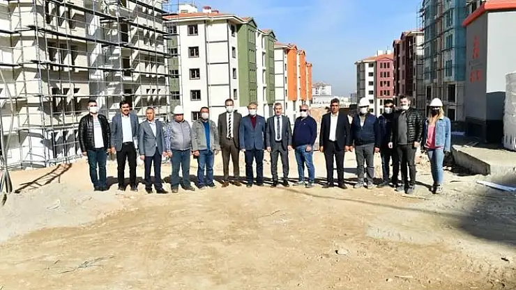 'Başkan Çınar, Yakınca deprem konutlarını inceledi'