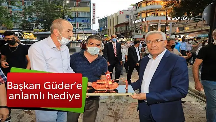 Başkan Güder´e anlamlı hediye