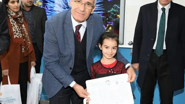 'Başkan Güder, öğrencilerin karne heyecanına ortak oldu'