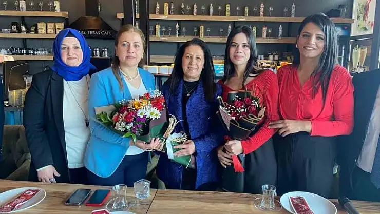 'Başkan Günay: Kadınlar, yıkıldığında küllerinden doğan Anka kuşu gibidir'