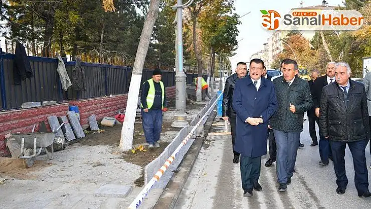 Başkan Gürkan, kaldırım çalışmalarını inceledi