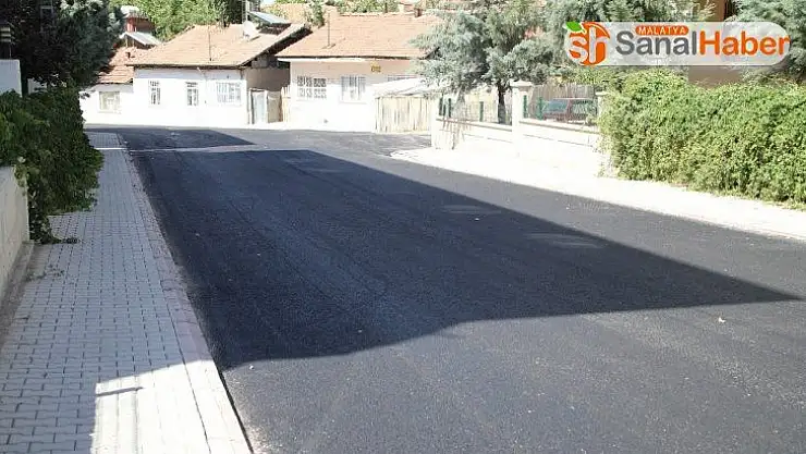 Battalgazi Belediyesi sıcak asfalt çalışmalarına devam ediyor