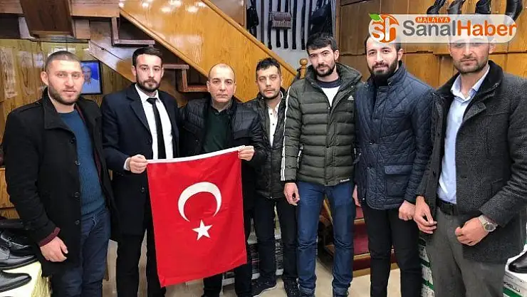 Battalgazi'de bayrak dağıtımı