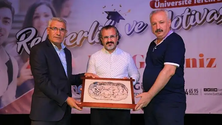 'Battalgazi´de yazar Aslanhan, gençlerle buluştu'