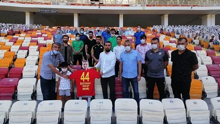 'Batuhan Memiş´in adı stadın özel bir bölümüne verildi'