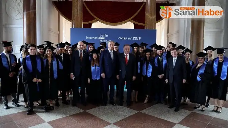 BAU Internatinal 3. dönem mezunlarını verdi