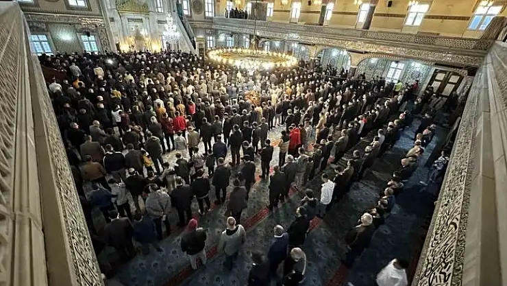 'Bayram namazında camiler doldu taştı'