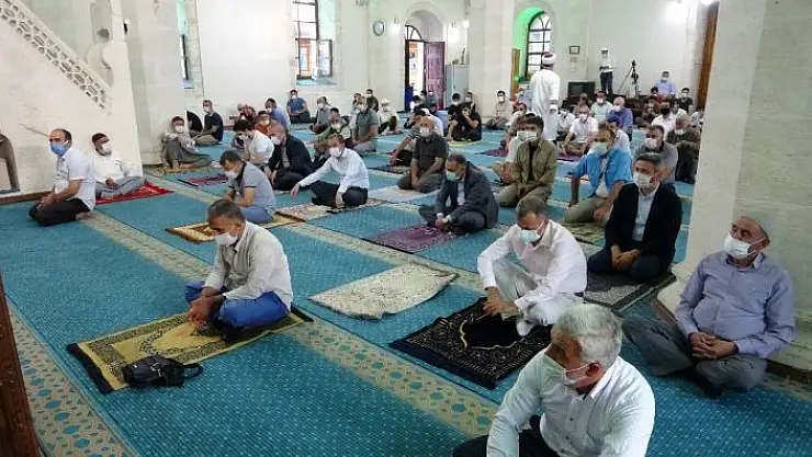 'Bayram namazında virüse karşı dikkatli olunması vurgusu yapıldı'