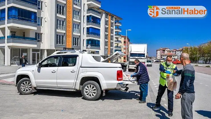 MEGSAŞ 50 kuruşa ekmek dağıttı