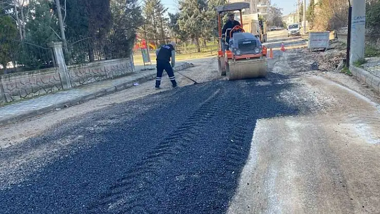 'Belediye kaldırım ve yol çalışmalarını sürdürüyor'