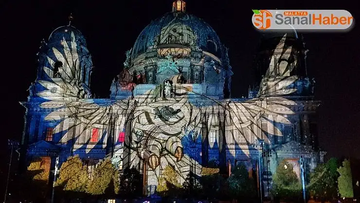 Berlin Işık Festivali renkli görüntülere sahne oldu