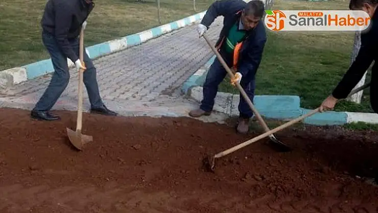 Besni Belediyesi parklarda düzenleme yaptı