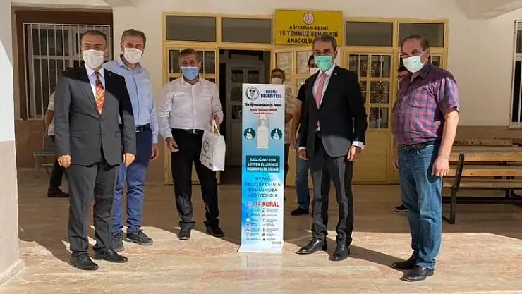 'Besni Belediyesinden okullara dezenfektan standı'