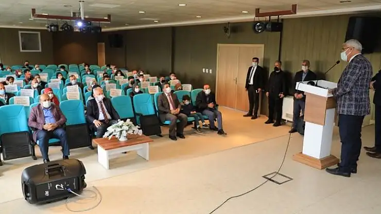 'Bilgi yarışmasında dereceye giren öğrencilere sürpriz hediye'