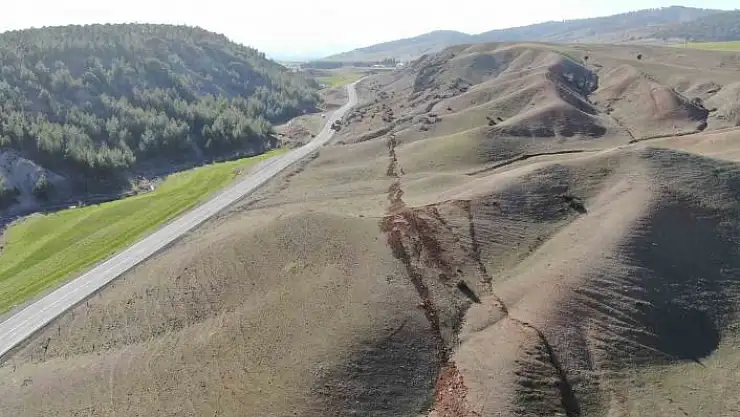 'Binaları yıkan deprem doğaya da zara verdi, bölge havadan görüntülendi'