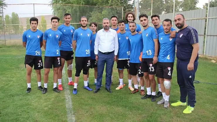 'Bir dönem tribünlerden desteklediği takımını şimdi başkan olarak yaşatmaya çalışıyor'