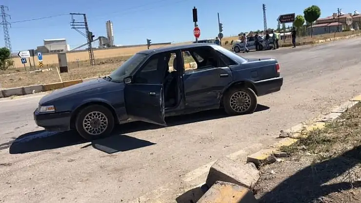 'Bir hafta arayla aynı yerde ikinci kaza, 3 yaralı'