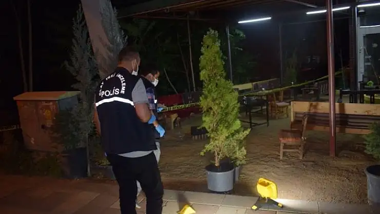 'Bir kişinin öldüğü 2 kişinin de yaralandığı silahlı saldırı olayının failleri tutuklandı'