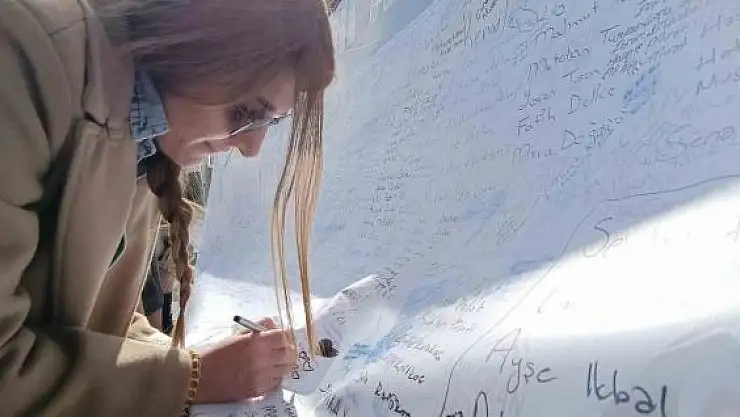 'Bir pankartta 8 bin 387 can'