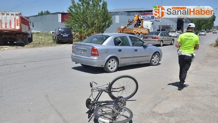 Bisikletin otomobile çarpma anı kamerada