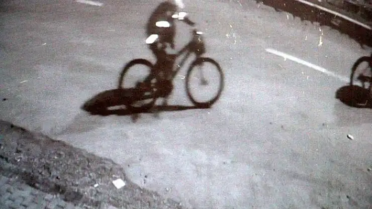 'Bisikletle geldiler bisiklet çaldılar'