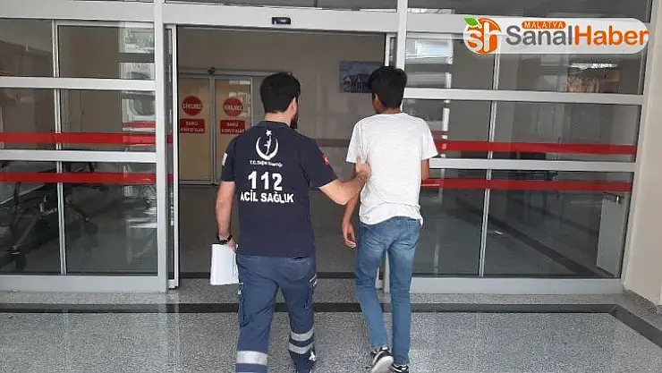 Bisikletten düşen genç yaralandı