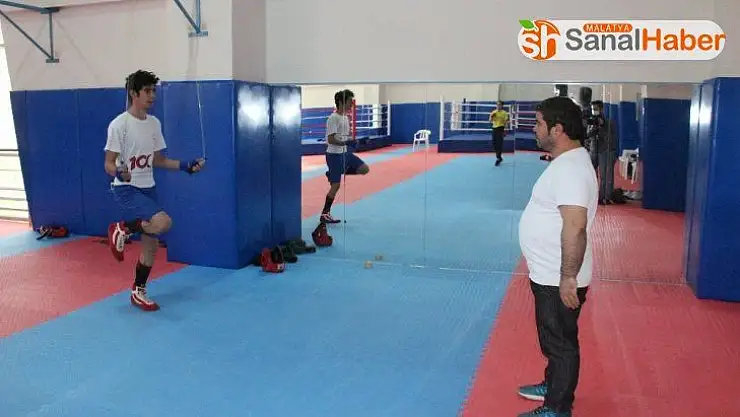 Boks Milli Takımlar  Antrenörü Döndü: 'Eski performanslarını yakalayacaklar'