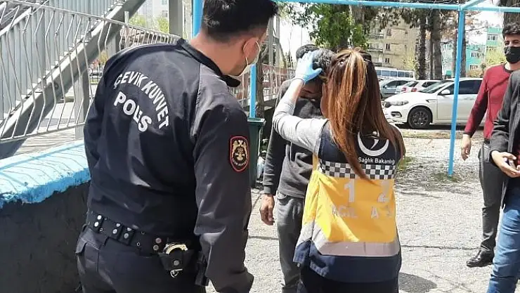 'Boşanma davasında bıçaklı kavga: 1 yaralı'