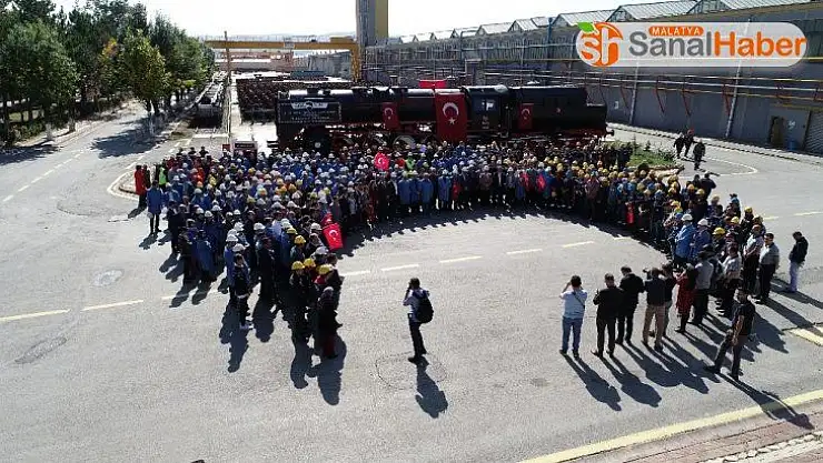 Bozkurt lokomotifi önünde Fetih duası
