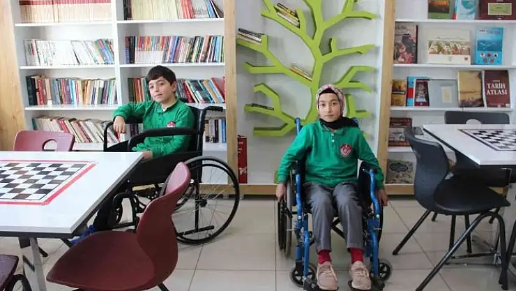 'Bu ilçede tüm öğrenciler bir saatliğine engelli oldu'