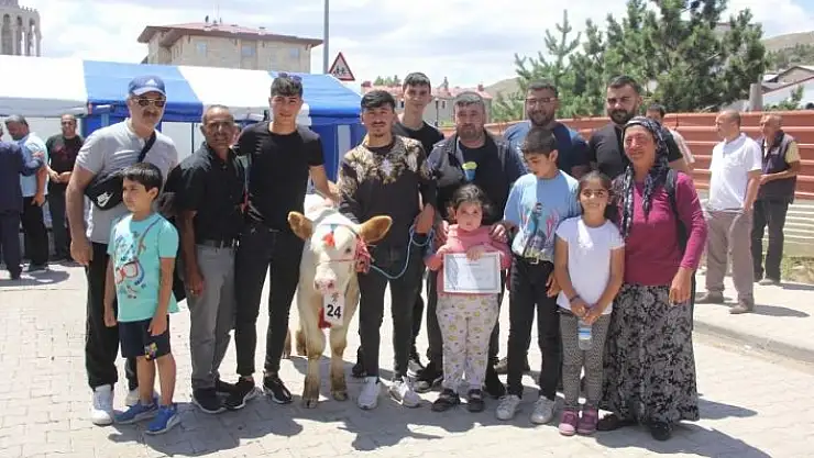 'Bu kez podyuma buzağılar çıktı'