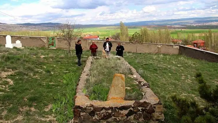 'Bu mezarı görenler gözlerine inanamıyor, rivayetler ise dikkat çekiyor'