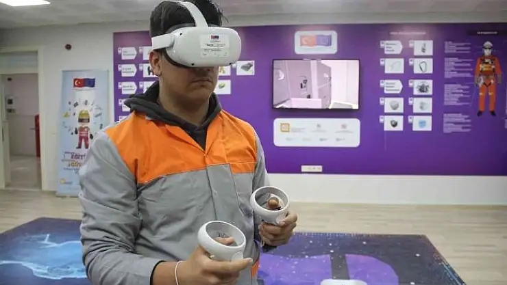 'Bu okulda öğrenciler sanal evrende eğitim görüyor'