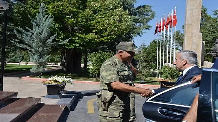 VALİ KAMÇI TÜMGENERAL ANGUN'U ZİYARET ETTİ
