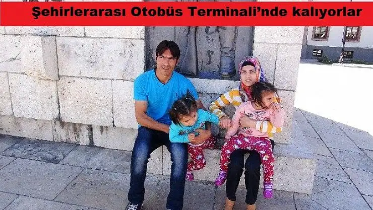 İki Çocuklu Fedakar Ailesi Sokakta Kaldı