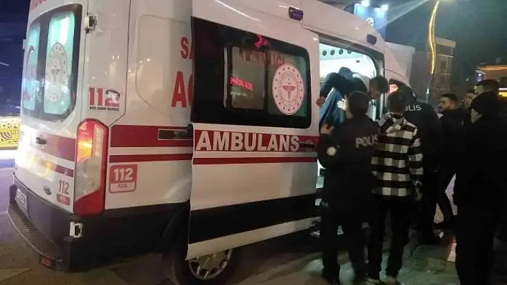 'Cadde ortasında bıçaklı kavga: 1 yaralı'