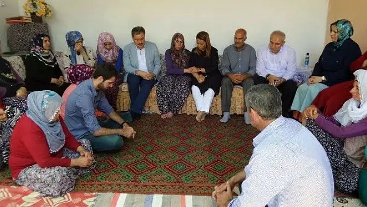 CUMHURBAŞKANI MALATYALI ŞEHİDİN AİLESİNİ ARADI