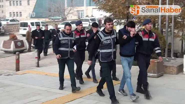 Çalıntı otomobil ile mazot çalan  2 şüpheli yakalandı